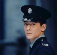 吴彦祖上海街头街拍，被女生误认老头冲上热搜，曾自曝过无性